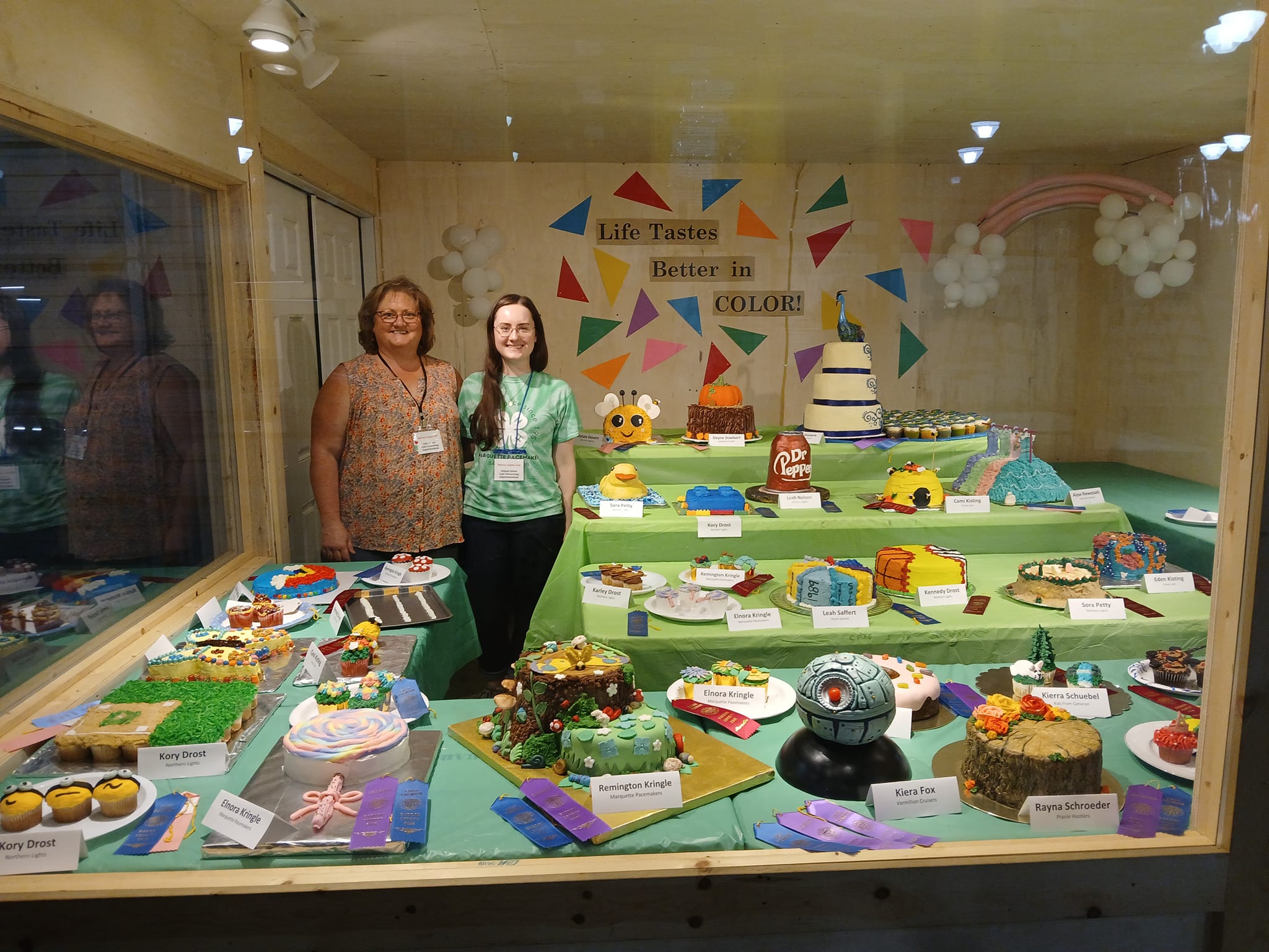 2 cake volunteers with cake